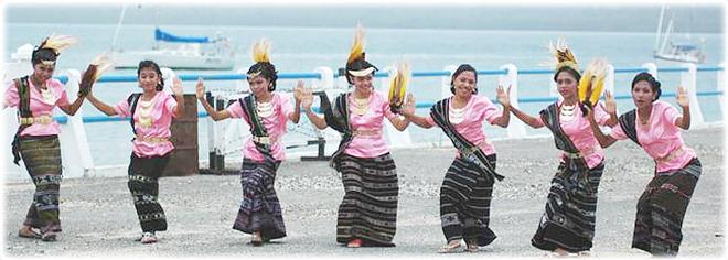 Sail Indonesia - typical welcoming dancers ©  SW